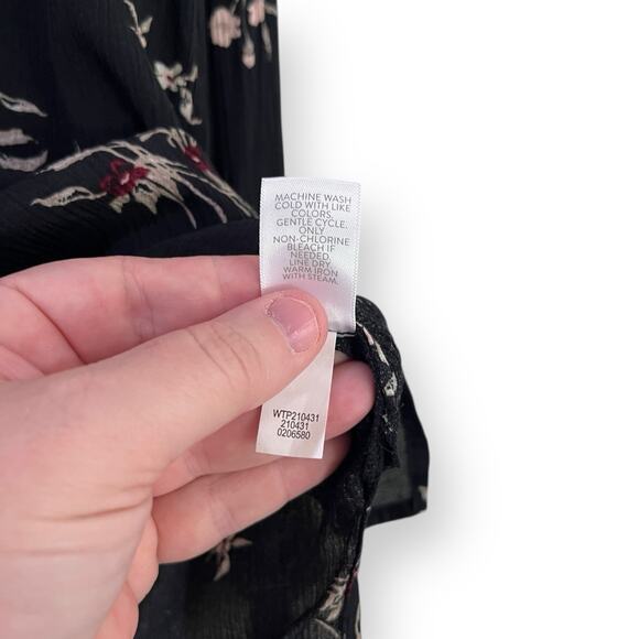 J Jill Top Womens Size M Blouse Black Crinkle Floral Long Sleeve Ruffle V Neck - Picture 7 of 10